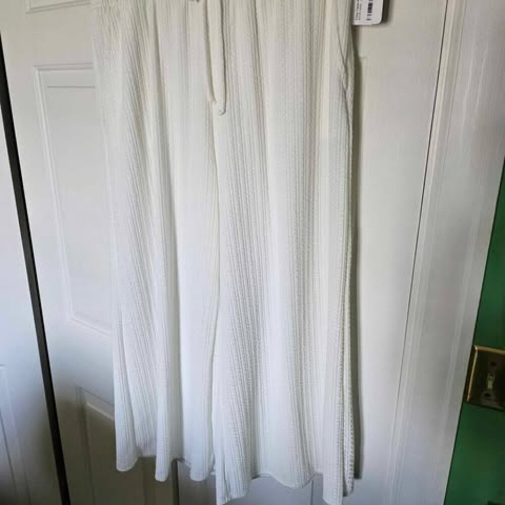 White Palazzo capris